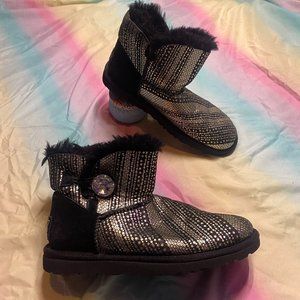 UGG Short Bailey Bling Gem Button Winter Boots Black and Silver Womens Size 6
